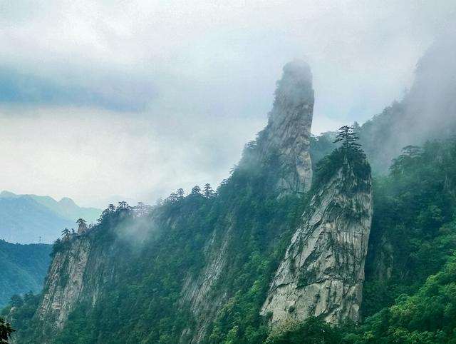 炙烤着大地，大地炙烤的景象？